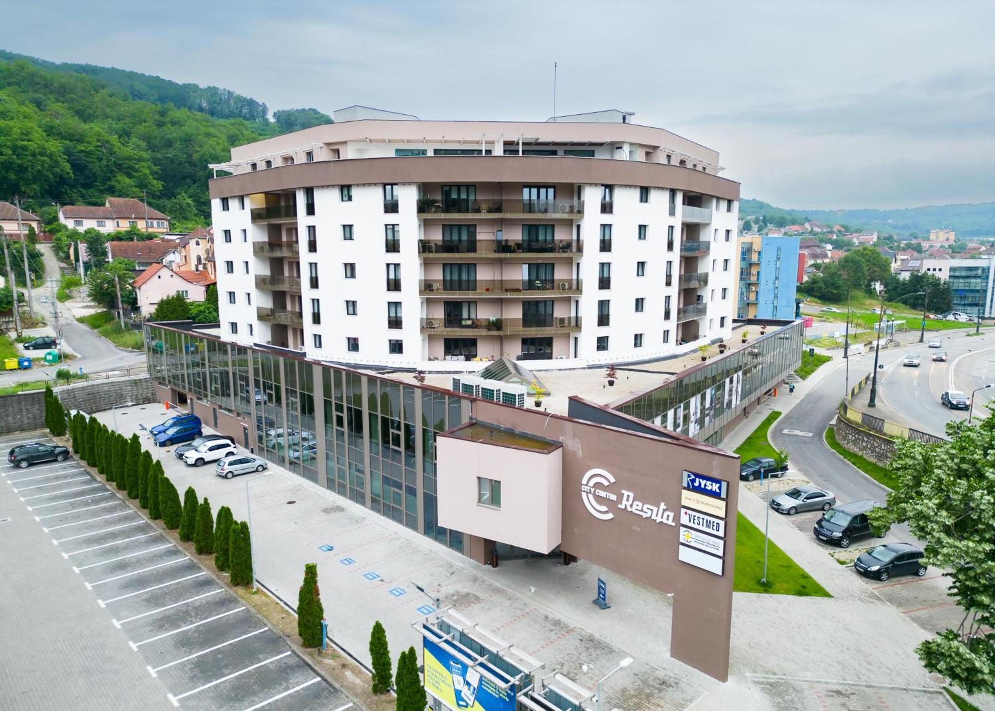 City Center Accommodation - 108 Resita Buitenkant foto